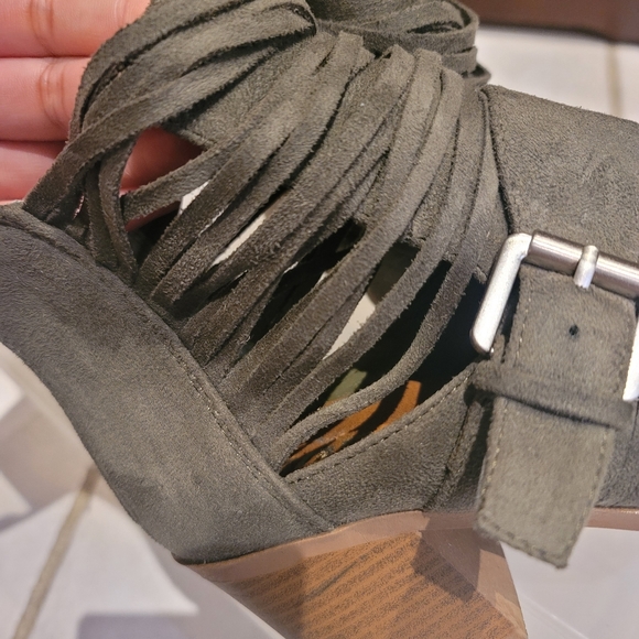 Army green cut-out boots - Picture 7 of 13